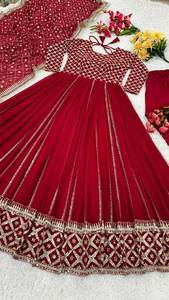 Nuevo diseñador Party Wear Look Top Con parte inferior y bordado pesado Trabajo Dupatta - Product Image 3