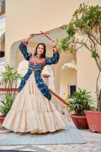 Phụ nữ của mùa hè v-cổ miễn phí Kích thước lehenga choli lễ hội dễ thương lỏng nặng gamthi làm việc & ribin ren với <span class=keywords><strong>KODI</strong></span> ren + gương ren - Product Image 5