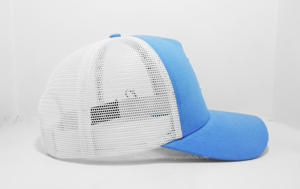 Gorra de camionero azul y blanca personalizada hecha en Vietnam con bordado en 3D, elegante gorra de béisbol con ala curva y Snapback ajustable - Product Image 3