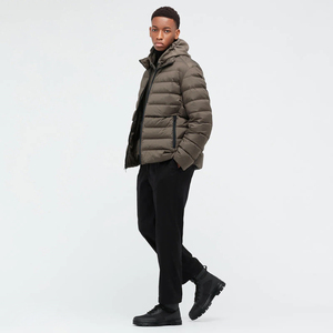 เสื้อแจ็คเก็ตพัฟเฟอร์ผู้ชายคุณภาพสูง OEM ขายส่ง ผลิตจากไนลอน 100% สำหรับฤดูหนาว ระบายอากาศได้ดี มีฮู้ด ทรงเข้ารูป ยาว มีกระเป๋า สไตล์ไฮสตรีท - Product Image 6