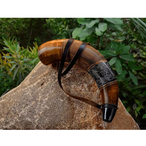 Corneta Vikinga Ecológica Auténtica con Tallado Artesanal, Estilo Animal Pulido, Hecha con Cuerno 100% Natural, Color Negro Marrón - Product Image 1
