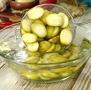 Wholesale Source of Exceptional Organic Unsweetened Ambarella Fresh Whole Fruit Sliced in Vietnam - Product Image 3