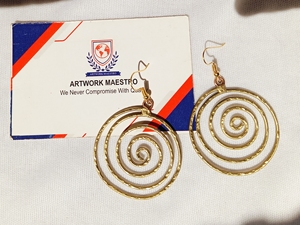 Pendientes Ligeros de Latón Hechos a Mano por Artesanos Indios - Diseño Boho Moderno, Antiguo y Tradicional con Baño de Oro - Product Image 2