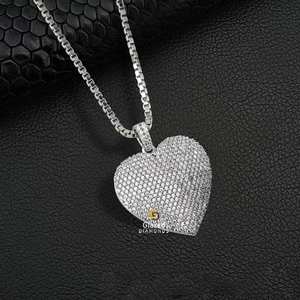 Busto colgante de Hip Hop en forma de corazón en oro blanco de 10kt y diamantes cultivados en laboratorio de corte brillante redondo en claridad VVS - Product Image 2