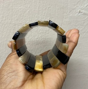 Bracelet jonc en corne naturelle fabriqué à la main écologique Unique élégant poli bijoux en corne d'animal élégant étanche JAVED - Product Image 2