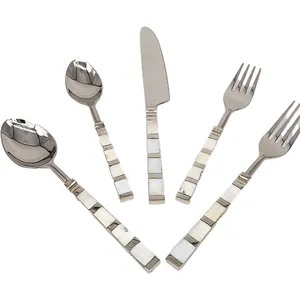 ชุดเครื่องใช้บนโต๊ะอาหารสแตนเลสทำด้วยมือพร้อมที่จับเรซินเหมาะสำหรับการรับประทานอาหารและงานแต่งงานที่บ้าน - Product Image 6