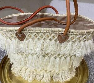 Grand panier marocain fait main en paille, sac et panier en feuilles de palmier tissées à la main avec poignées en cuir - Product Image 2