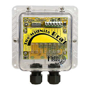 Controlador de Carga Solar MidNite MNBRAT 80A 12V/24V con Pantalla LCD - Product Image 1
