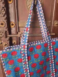 Sac fourre-tout en coton matelassé fait main avec motif floral, écologique, fermeture éclair réversible, logo personnalisé, imprimé à la main, chaînes - Product Image 5