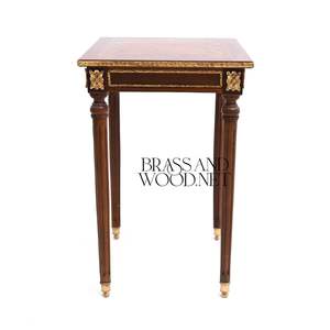 Juego de Mesas Auxiliares Clásicas de Madera con Diseño de Marquetería Incrustada y Detalles en Oro Antiguo para Interiores de Lujo - Product Image 2