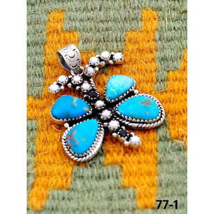 Pendentif Turquoise Fait Main du Sud-Ouest Santa Maria avec Buffalo Blanc et Sertissage en Forme de Papillon en Argent Sterling - Product Image 3