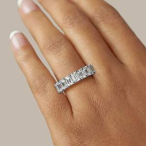 Diamante de corte esmeralda Semi Eternity Wedding Band para mujer - Product Image 2
