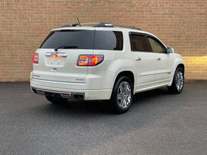 รถจีเอ็มซี อะคาเดีย ปี 2015 ระบบขับเคลื่อนสี่ล้อ รุ่นเดนาลี 4 ประตู เกียร์อัตโนมัติ ระบบควบคุมอุณหภูมิในห้องโดยสาร ระบบนำทาง หน้าจอสัมผัสหุ้มหนัง กล้องมองหลัง หลังคาซันรูฟ ไฟ LED - Product Image 4