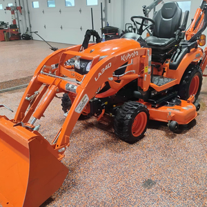 Tractor Agrícola Kubota B2320 4x4 de Primera Calidad con Cargador, 23 CV, Económico, con Componentes Principales como Caja de Cambios, Motor, Cojinete - Product Image 1