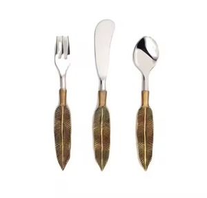 Juego de cubiertos de metal de lujo Cubiertos de acero inoxidable de calidad superior Cuchara Tenedor Cuchillo para comedor y eventos - Product Image 1