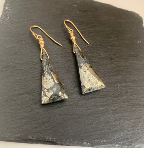 Pendientes colgantes de cuentas triangulares facetadas de pirita Natural, joyería de moda chapada en oro de latón para mujeres y niñas, ropa para fiesta de boda - Product Image 1