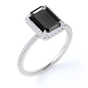 Anillo de Compromiso Bonito de Oro Rosa con Diamante Cultivado en Laboratorio en Blanco y Negro con Corte Esmeralda - Product Image 5