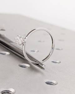 Marquise Shape Lab Grown Diamond Solitaire Bagues de fiançailles et d'anniversaire Bagues en or blanc pur 14K Bagues faites à la main Design minimaliste - Product Image 3
