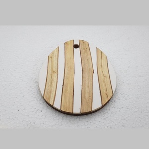 Emballage durable personnalisé planche à découper en bois naturel et résine planche à fromage Design élégant planche de service - Product Image 3