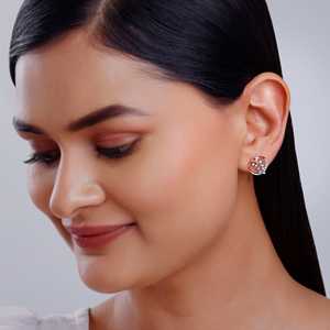 Impresionantes Pendientes de Diamantes de Alyssum en Oro Rosa, Diseñados para Bodas y Ocasiones Festivas - Product Image 4