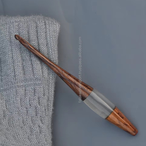 Crochet en bois et résine de haute qualité, aiguilles à tricoter artisanales pour articles ménagers, meilleur cadeau pour femme, fabriqué à la main par FWE - Product Image 1