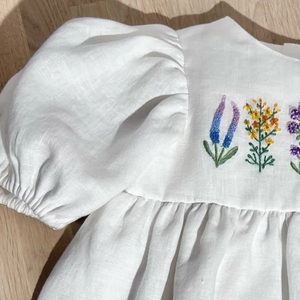 Robe brodée à la main en lin doux pour bébé fille Style décontracté pour le premier anniversaire des tout-petits OEM Made in Vietnam - Product Image 5