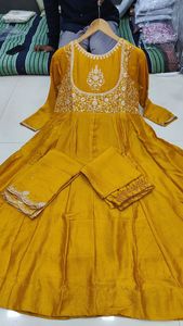 Desgaste ocasional de seda Vichitra con bordado y trabajo de codificación Pantalón Kurti y moda de mujer Dupatta al precio más bajo - Product Image 4