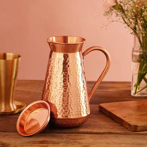 Pichet en cuivre martelé fabriqué à la main en métal élégant récipient à boissons au design antique pour la cuisine à domicile et les fêtes - Product Image 1