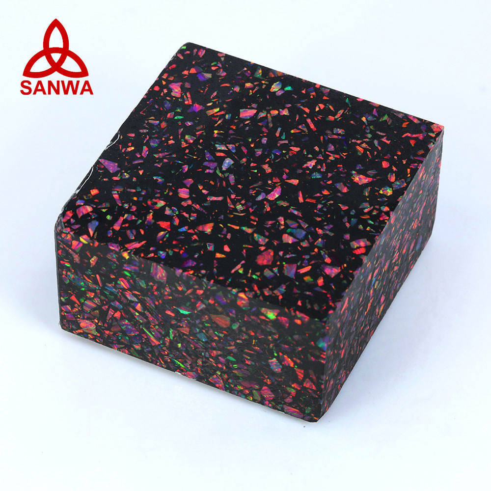 โมเสคโอปอลที่มีชิปโอปอลสีชมพู