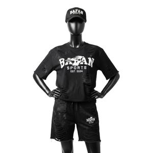 Conjunto de camiseta y pantalones cortos de algodón jersey premium para mujer, transpirable, suave, tela negra desgastada, 100% algodón. - Product Image 1