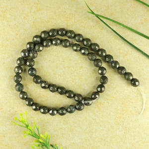 Perles de pyrite facettées de 8 mm, 45-50 pièces, pour la fabrication de bijoux, bracelets et malas - Protection et confiance - Product Image 2
