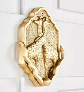 Aldaba de puerta escultural hecho a mano latón decoración del hogar perilla de bienvenida manija artística moderna de lujo elegante accesorio de puerta - Product Image 1