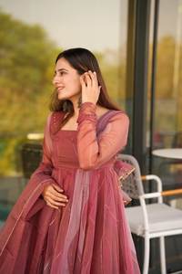 Ensemble Anarkali long et superposé pour femme Unity Luxure, couleur mauve unie, avec dupatta, en organza et georgette de qualité supérieure, ODM - Product Image 3