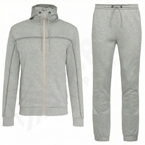 Ensemble de survêtement deux pièces pour homme avec panneaux en maille respirante pour une performance d'entraînement maximale, couleur personnalisable, tenue de sport pour la gym et la course à pied - Product Image 1