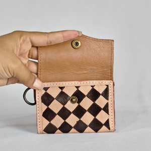 Porta Pasaportes de Cuero Genuino con Diseño Floral Vintage, Patrón Geométrico, Cierre de Botón, Anti-Robo, Corto, Portátil, para Uso Diario - Product Image 5