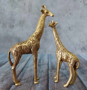 Loro Ornamental Estatuilla de animal de metal colorido, escultura finamente detallada para decoración disponible a precio al por mayor - Product Image 4