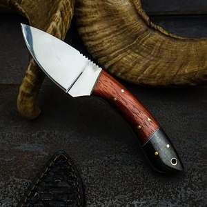 Cuchillo de Caza/Camping de Acero de Damasco Hecho a Mano Personalizado al por Mayor ODM OEM con Mango de Hueso de Color y Funda de Cuero - Product Image 1