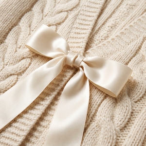 Cardigan en maille torsadée pour femme avec nœud en ruban, pièce superposée confortable à détail nœud, OEM ODM, vente en gros, usine, marque privée - Product Image 4
