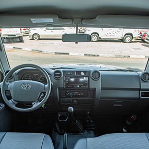 Para Toyota Land Cruiser Doble Cabina VDJ79 Manual FWD SUV Pickup con Asientos de Cuero Interior Oscuro R16 Motor Diésel 4.5L Cámara Trasera - Product Image 6