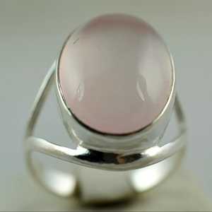 Anillo Boho con Piedra de Nacimiento de Enero, Hecho a Mano en Plata de Ley 925 con Incrustaciones de Cuarzo Rosa en Forma de Luna, Regalo Perfecto para su Cumpleaños - Product Image 4