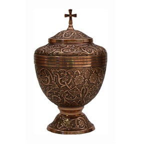 Urna de cremación tradicional para adultos Diseño de banda floral elegante Venta caliente Cenizas de metal de latón Bóveda funeraria Suministros funerarios - Product Image 4