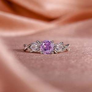 แหวนหมั้นพลอยเจียรทรงโรสคัทสามเม็ดแบบเจลิยา ทวิสต์ - Product Image 5