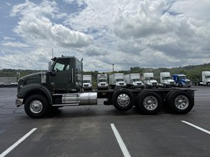 Camión Volquete Usado 2026 INTE/RNATI0NA-L, Motor Diésel de 10 Cilindros, Cámara Trasera 360, Pantalla Táctil, Automático, Euro 5, 41-50t, 6x4, Volante a la Izquierda - Product Image 3