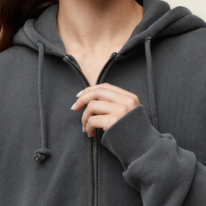 Sweat à capuche court haut de gamme pour femmes avec broderie de logo personnalisé Vêtements décontractés personnalisés Fourniture directe d'usine du fabricant OEM - Product Image 2