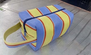 Sac cosmétique en plastique recyclé de qualité supérieure pochette à rayures haut à fermeture éclair en nylon stockage durable de maquillage en déplacement - Product Image 3