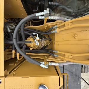 Excavatrice sur chenilles hydraulique d'occasion de taille moyenne, série CAT320D2L, fabrication japonaise, 20 tonnes, godet de 1 m, moteur de 103 kW, modèle 2023, moteur, boîte de vitesses, pompe - Product Image 6