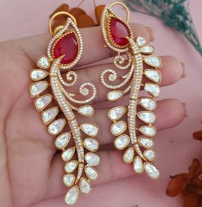 Boucles d'oreilles clous en laiton plaqué or de qualité supérieure avec pierres en moissanite, style tendance pour les occasions de mariage, pour femmes - Product Image 1