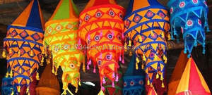 โคมไฟผ้าฝ้ายอินเดียแบบคละสี สำหรับตกแต่งงานปาร์ตี้ โคมไฟพับได้สไตล์วินเทจ ปักลาย โคมไฟระย้าหลากสีสัน แขวนได้ - Product Image 5