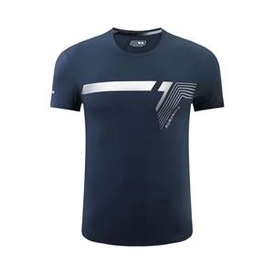Camiseta deportiva para hombre con logotipo personalizado del proveedor directo de fábrica, de secado rápido, cómoda con diseño en blanco, método de impresión por sublimación - Product Image 3