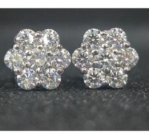 Pendientes de Diamantes de Oro Blanco Atemporales, Acabado Pulido Elegante, Joyería Elegante para Mujer, Ropa Formal, Regalo Especial - Product Image 4